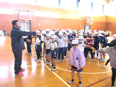 3年縄跳び指導01