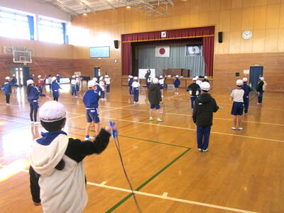 3年縄跳び指導02