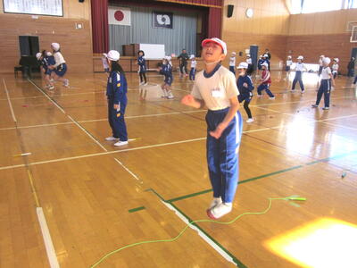 3年縄跳び指導04