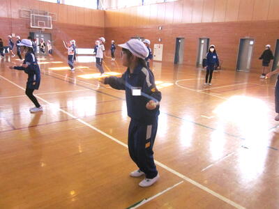 3年縄跳び指導05