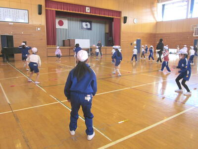 3年縄跳び指導06