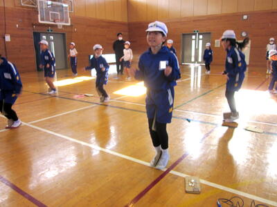 3年縄跳び指導09