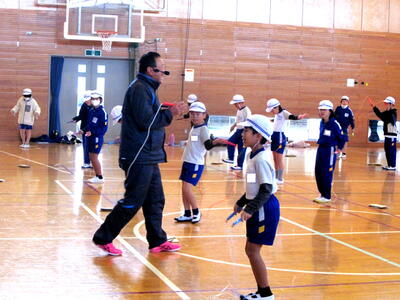 3年縄跳び指導10