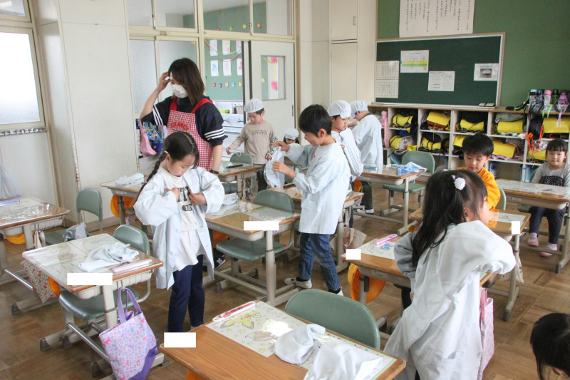 給食01（着替え）