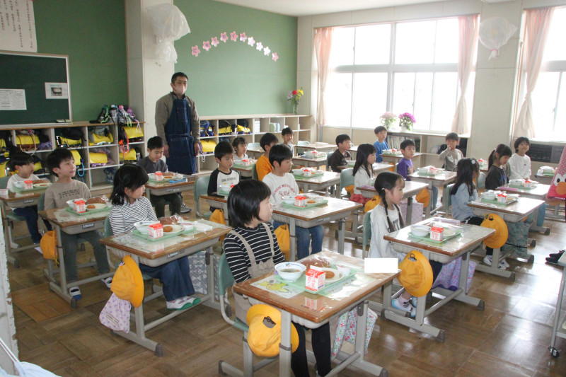 給食09（いただきます）