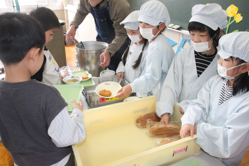 給食07（配膳2）