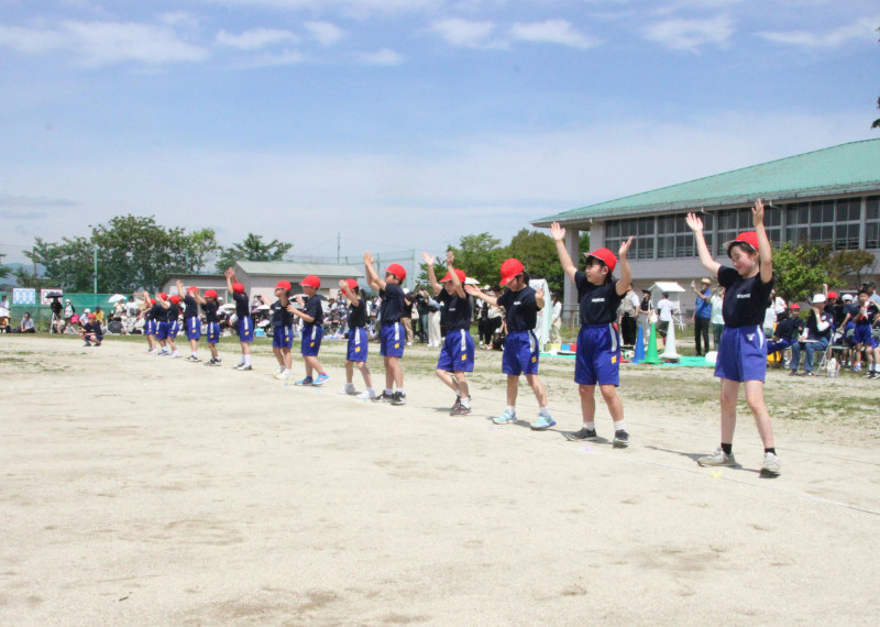 08_1・2年（団）ダンシング玉入れ03