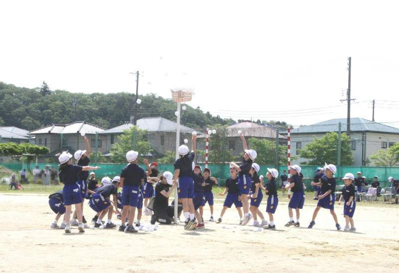 08_1・2年（団）ダンシング玉入れ04(済)