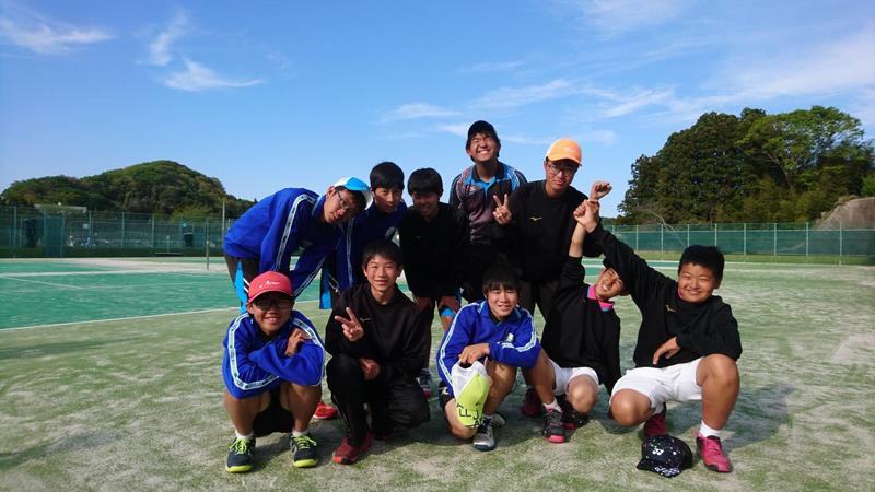 いわき市ジュニア選手権大会2日目の個人戦は、野口、寺島ペアがベスト１６に入りました。二回戦進出をかけて他のペアも頑張りましたが、一歩及ばず敗退してしまいました。中体連に向けてまだまだ頑張ります！