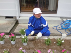 慣れた手つきです。