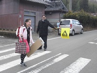 横断歩道で安全に登校