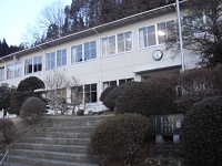 今朝の校舎（雪景色はどこへ？）