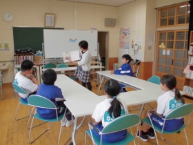 読み聞かせの様子