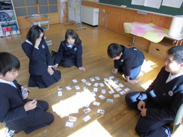 カルタ取りの様子