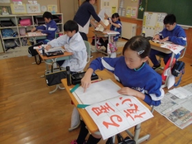 まずは指で練習です。