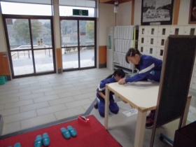 玄関をきれいにしています。