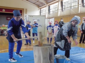 餅つきの様子