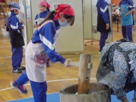 餅つきの様子