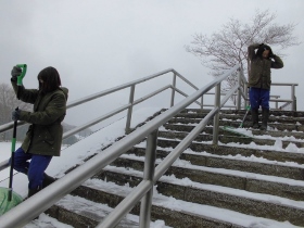 階段の雪かき