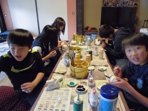 絵付け体験の様子