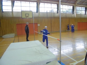 走り高跳びの練習