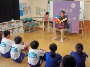 始めは腹話術から