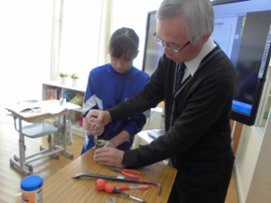 缶切りの使い方