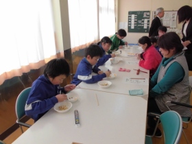 豆つかみ大会１