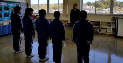 駐在所員さんよりお話をいただく６年生