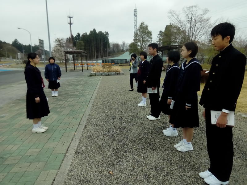 生徒代表の話をする月さん