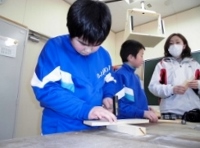 くぎ打ちの様子