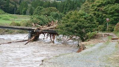 県道(川前(停)上三坂線)の宇根尻の橋
