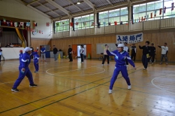 応援合戦（白）