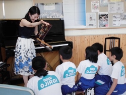 ピアノの中は？