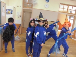 ほうきに乗ってどこまでも