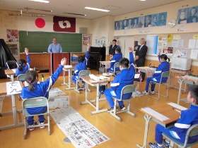 「字が上手になりたい人ー！」