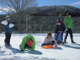 雪遊びの様子