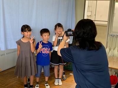 今日の様子：１年特別活動（係り写真撮影）