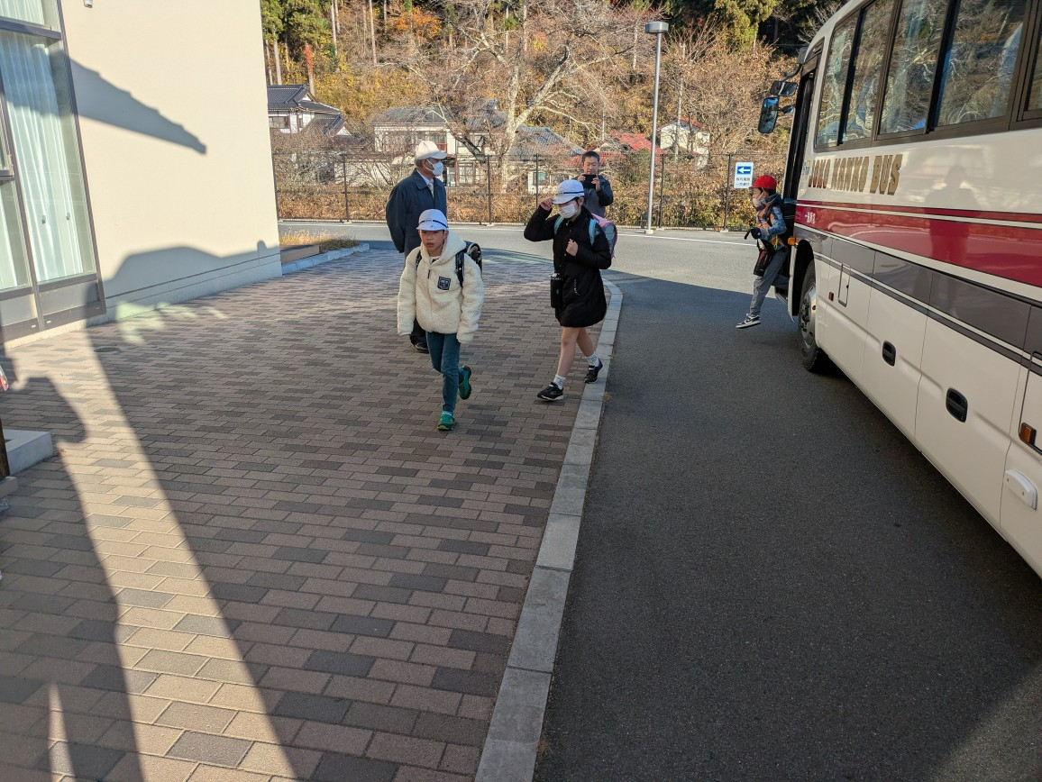 PXL_20251118_224430482