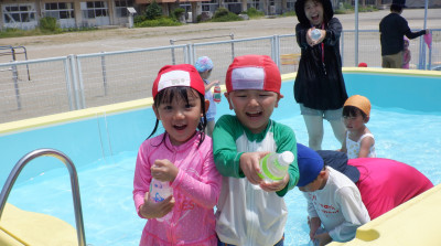 00　年少　プール　DSCF215000_LI