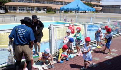 00　年少　プールへu ho 