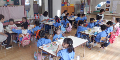 00 遊戯室でお弁当 DSCF5764