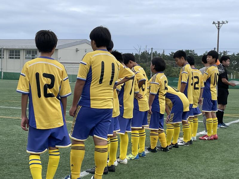 フィールドへ赴くチーム