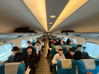 AF39C6DF-8346-4BC4-B7F2-C0DF0E5A303A