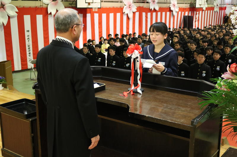 卒業生代表生徒による答辞