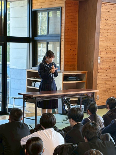 7558D4D1-6DA6-4744-B00B-AB8F6BAE6133